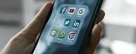 Symbole für digitale Kommunikation und soziale Netzwerke